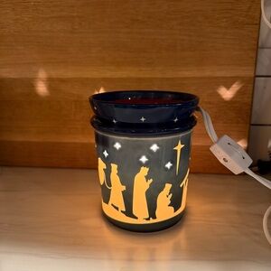 Scentsy‎ Silent Night Full Size Warmer Christmas Holiday Nativity W/Bulb Plug In